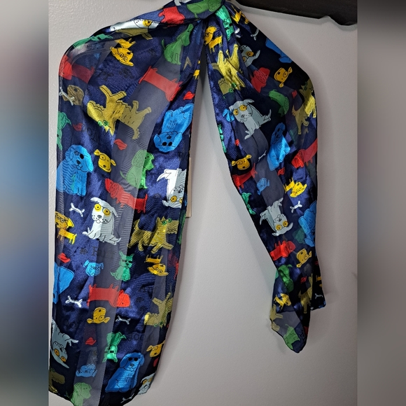 Ruff .. Woof ..Arf Ladies Doggie Scarf - Picture 3 of 6